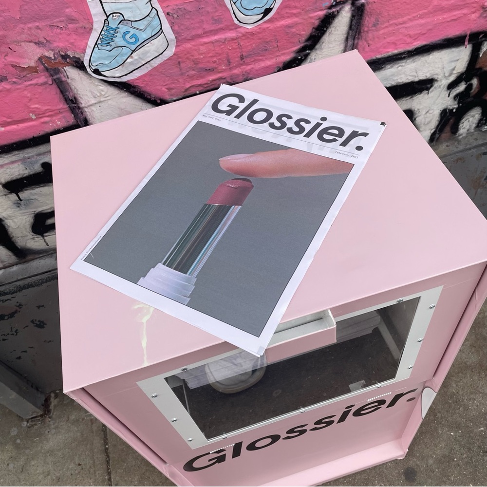 Limited Edition Glossier Newspaper NYC 
🗞️💗
